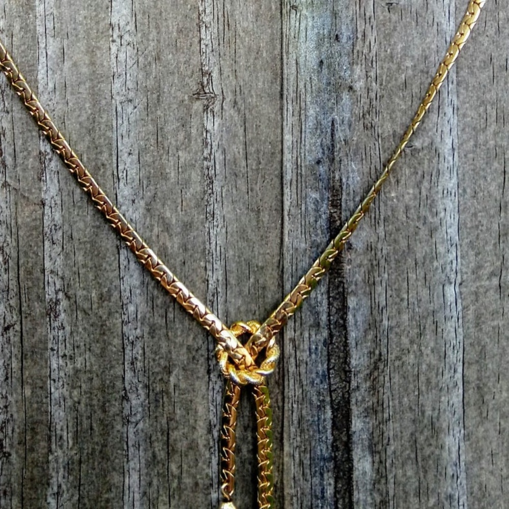 Sarah Conventry Crossover Necklace